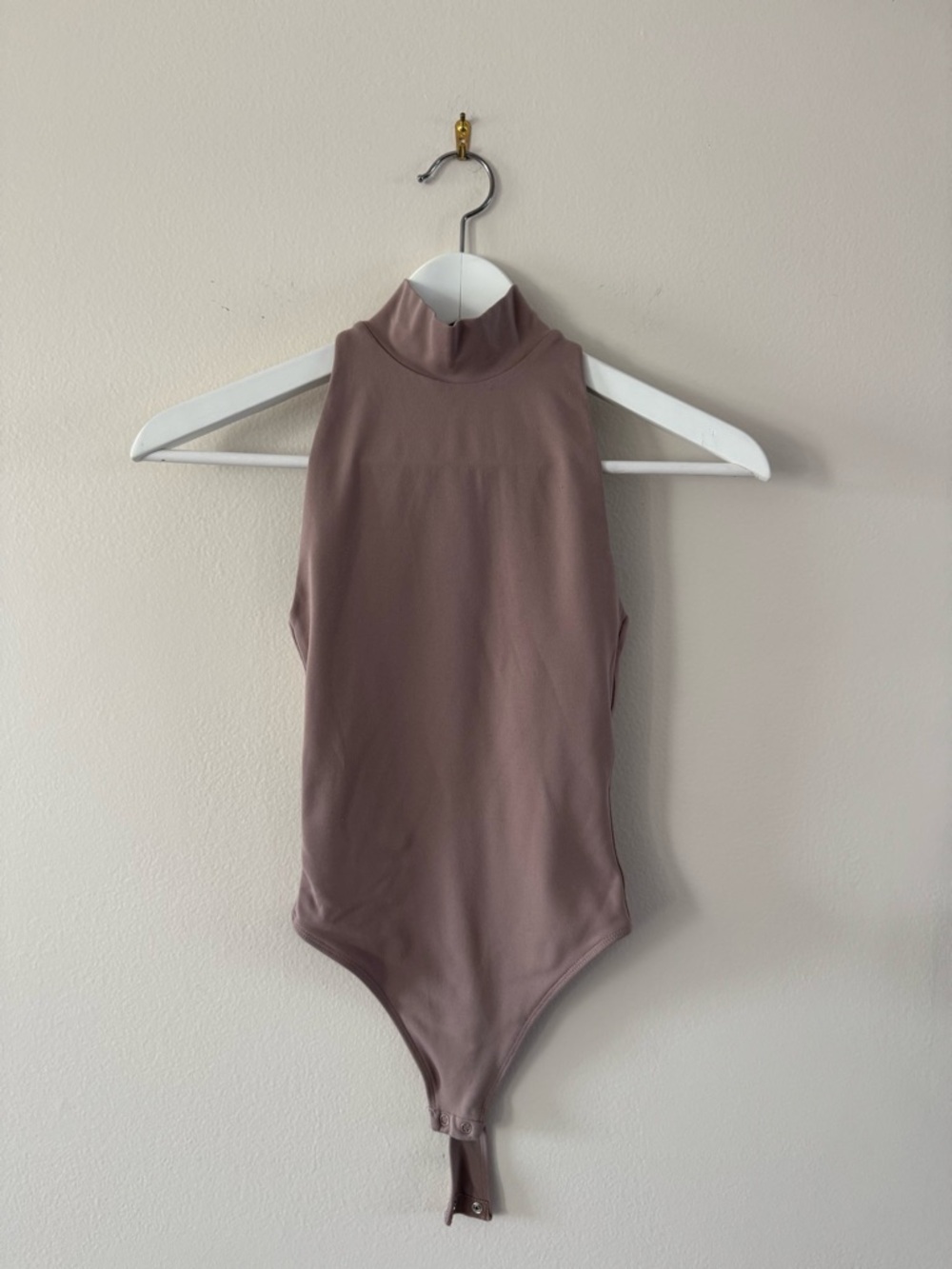 Aritzia Babaton Contour: Sleeveless Mock Neck Bodysuit